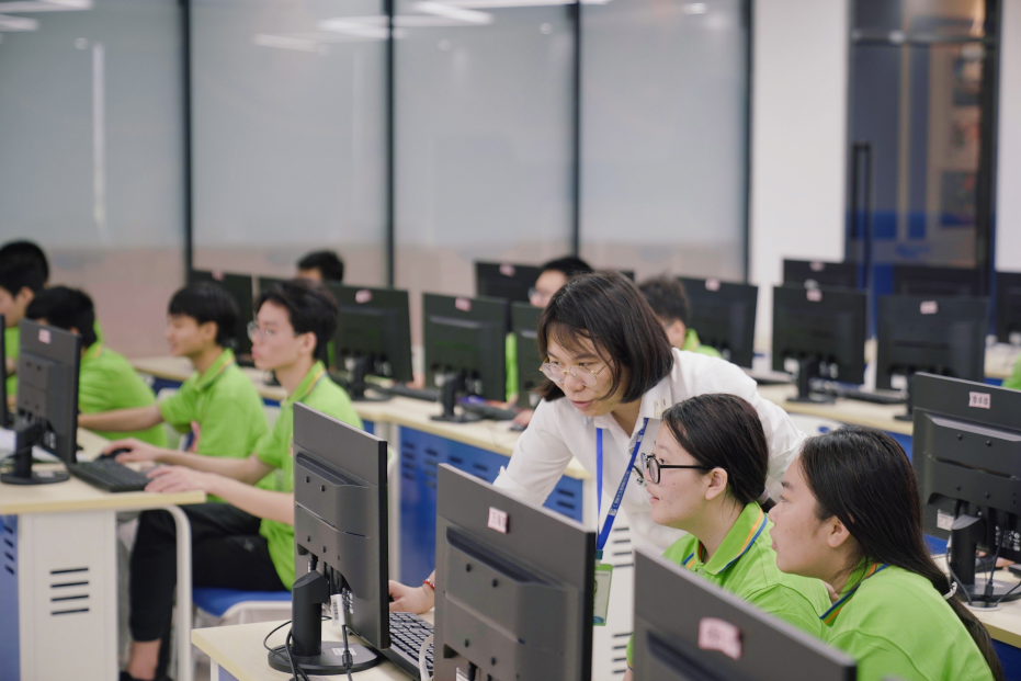 ��Ӌ�r1��|�������죬�V�����AУ���A�����а��_�n����