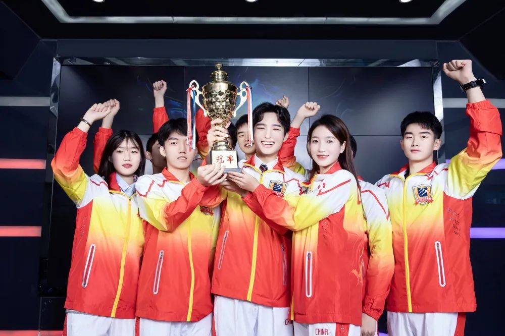 ���sҫ�ഺ���������ߡ�|2022��ӭ���\(y��n)�����AУ�H늸�(li��n)ِ�����_������Ѫ���(zh��n)��