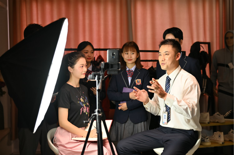 �W(xu��)ȫý�w�\(y��n)�I���I(y��)����ʲôҪ�����A��