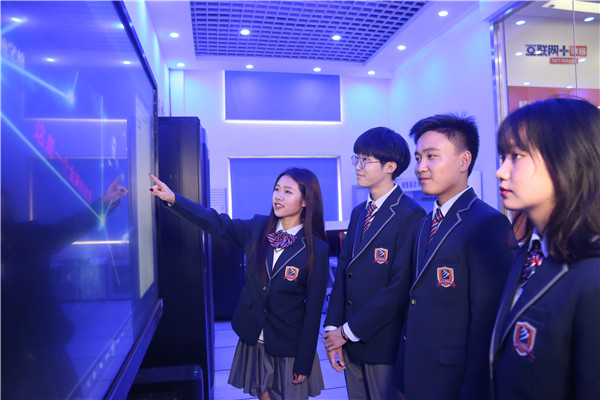 �˹����ܿ�ǰ�𱬣��P�c(di��n)���A�˹����܌��I(y��)�̌W(xu��)�;͘I(y��)